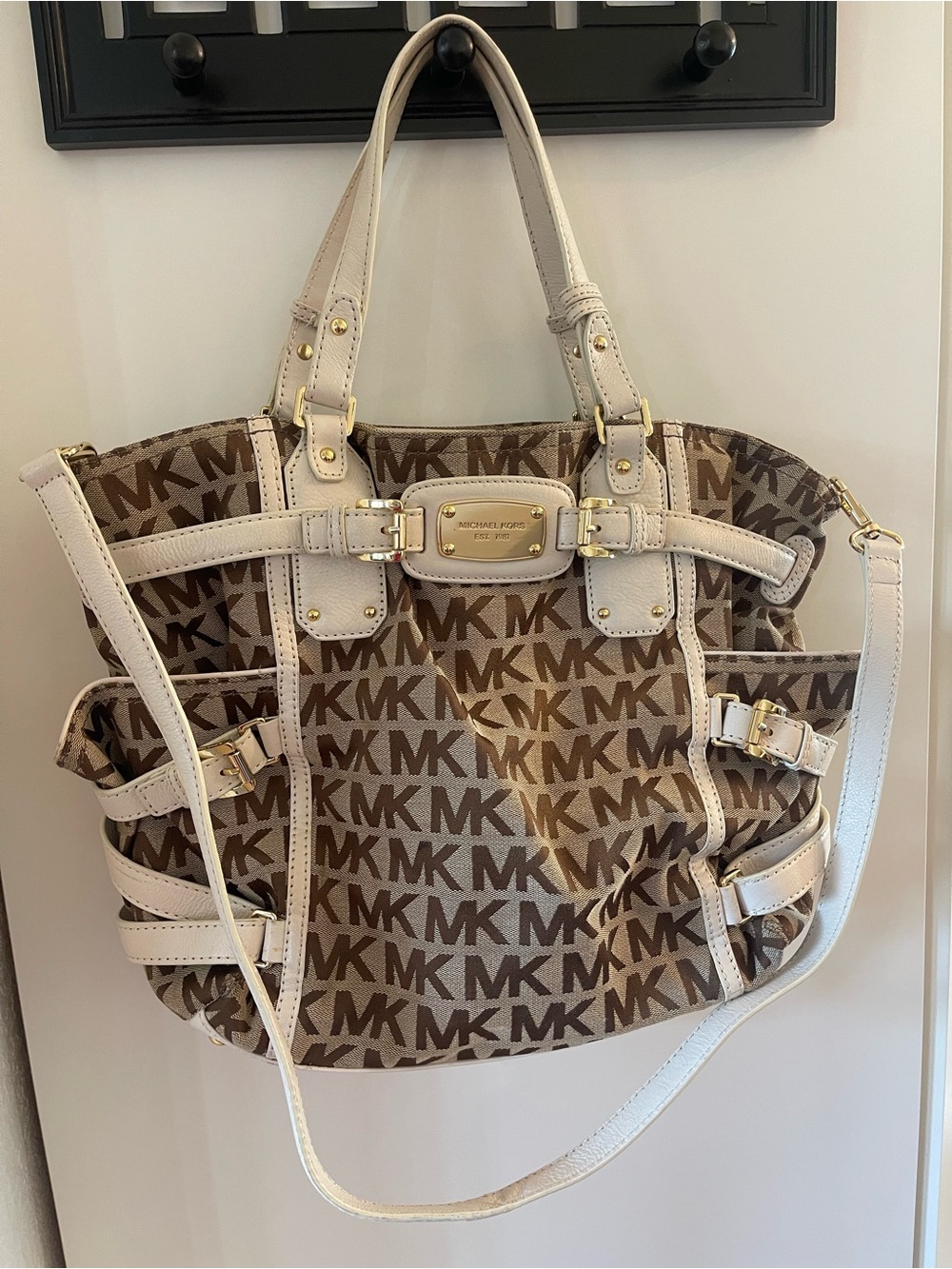 Michael Kors Gansevoort Large Signature Monogram Tote / Crossbody Bag